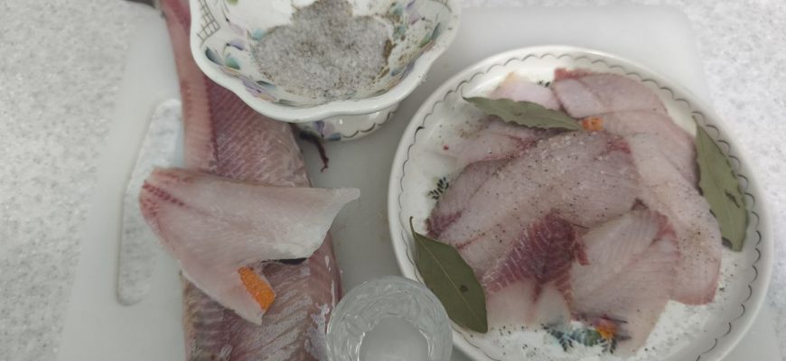 Строганина из хариуса